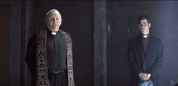 The Rite - priester Lucas (Anthony Hopkins) en Michael Kovak (O'Donoghue)