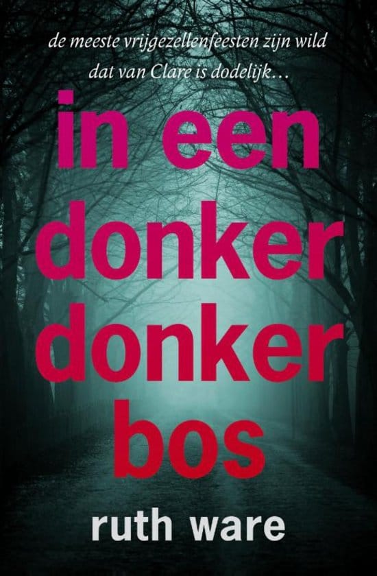 in een donker bos