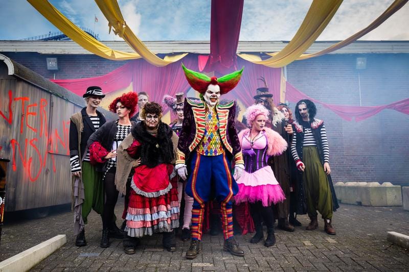 de cast van Halloween Fright Nights