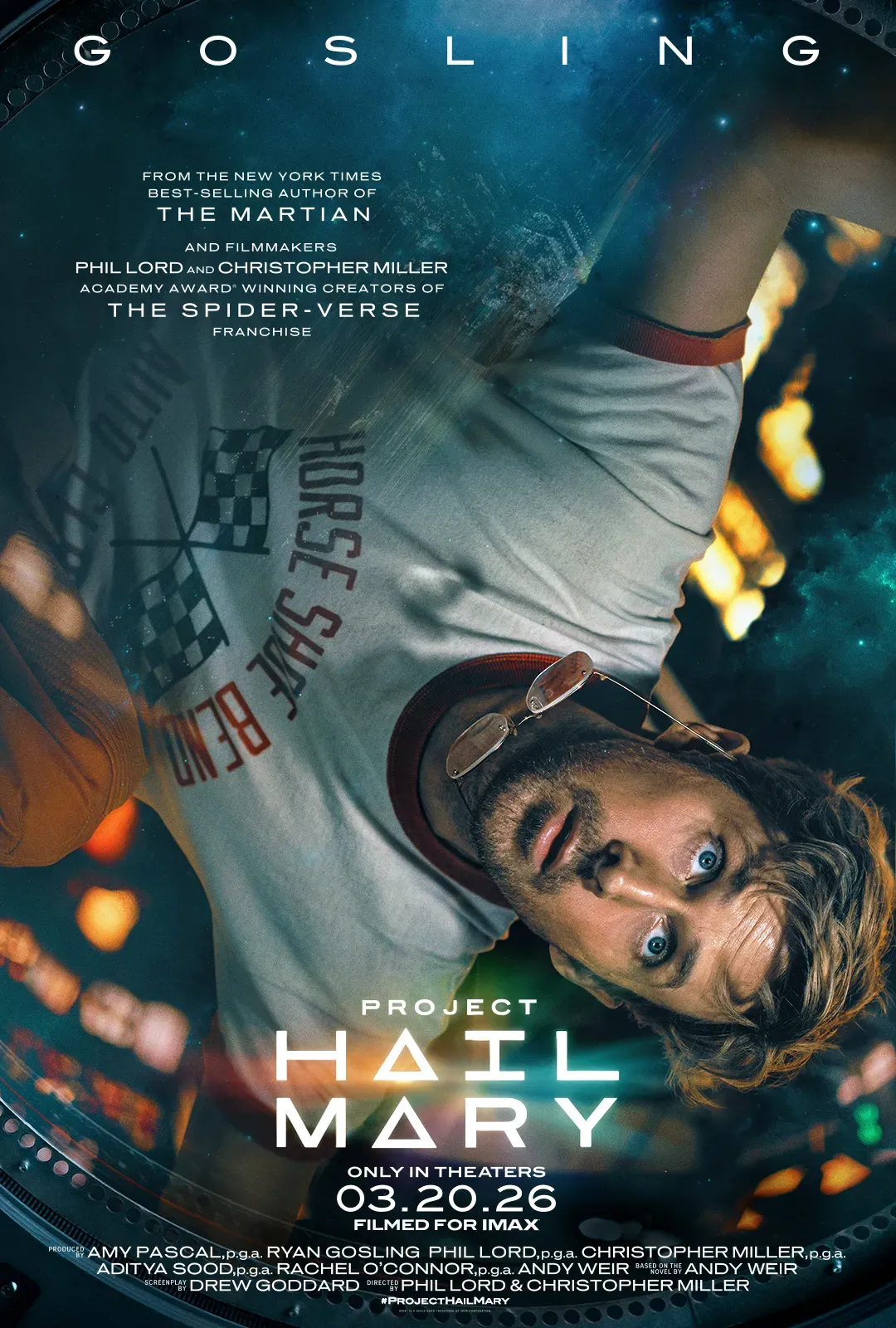 Poster van de film Project Hail Mary waarin je een verbaasd kijkende astronaut ziet/
