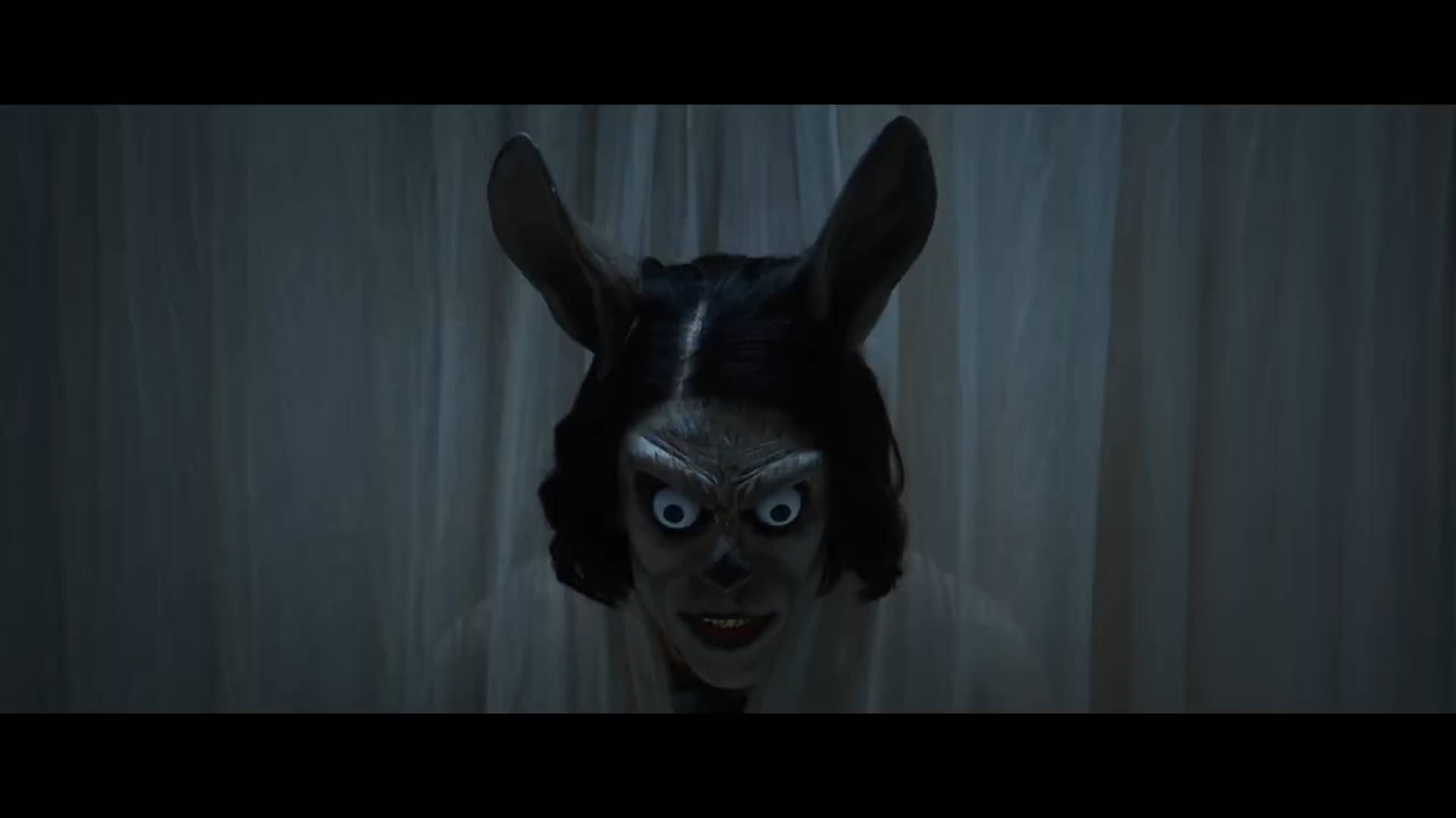 Een afbeelding van een angstaanjagend gezicht met grote uitpuilende ogen en ezelsoren.