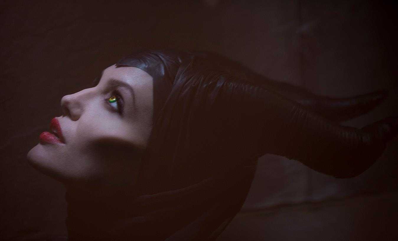 First Look: Angelina Jolie als heks Maleficent