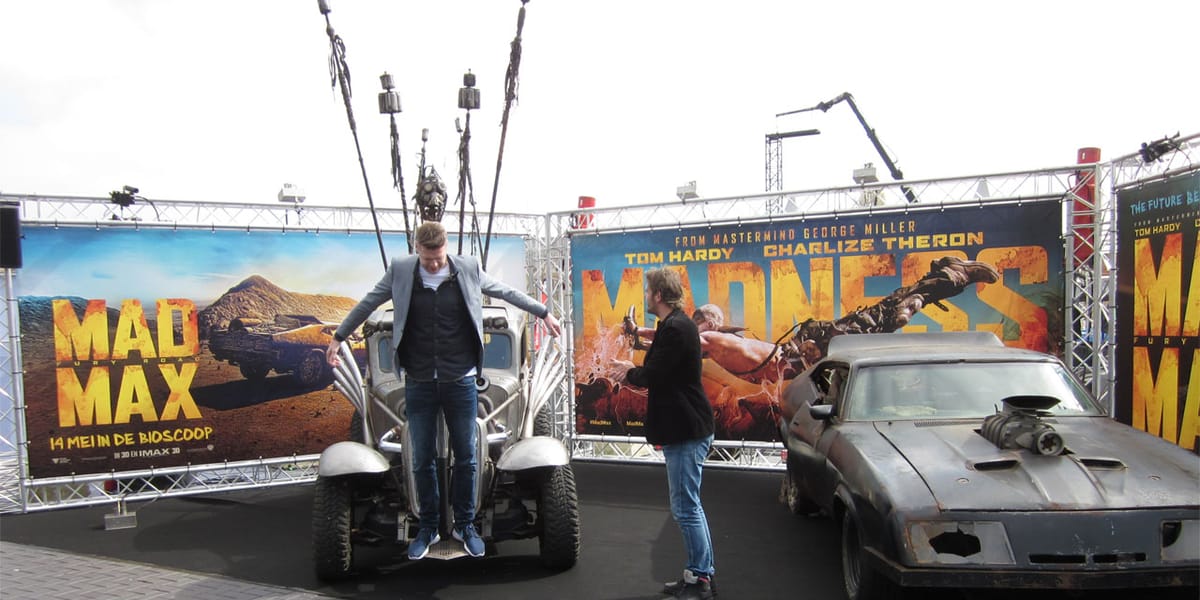 DJs Coen & Sander rijden in auto's uit Mad Max: Fury Road