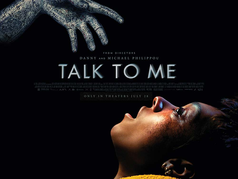 Wat is er aan de hand? Lees het in mijn recensie van Talk to Me