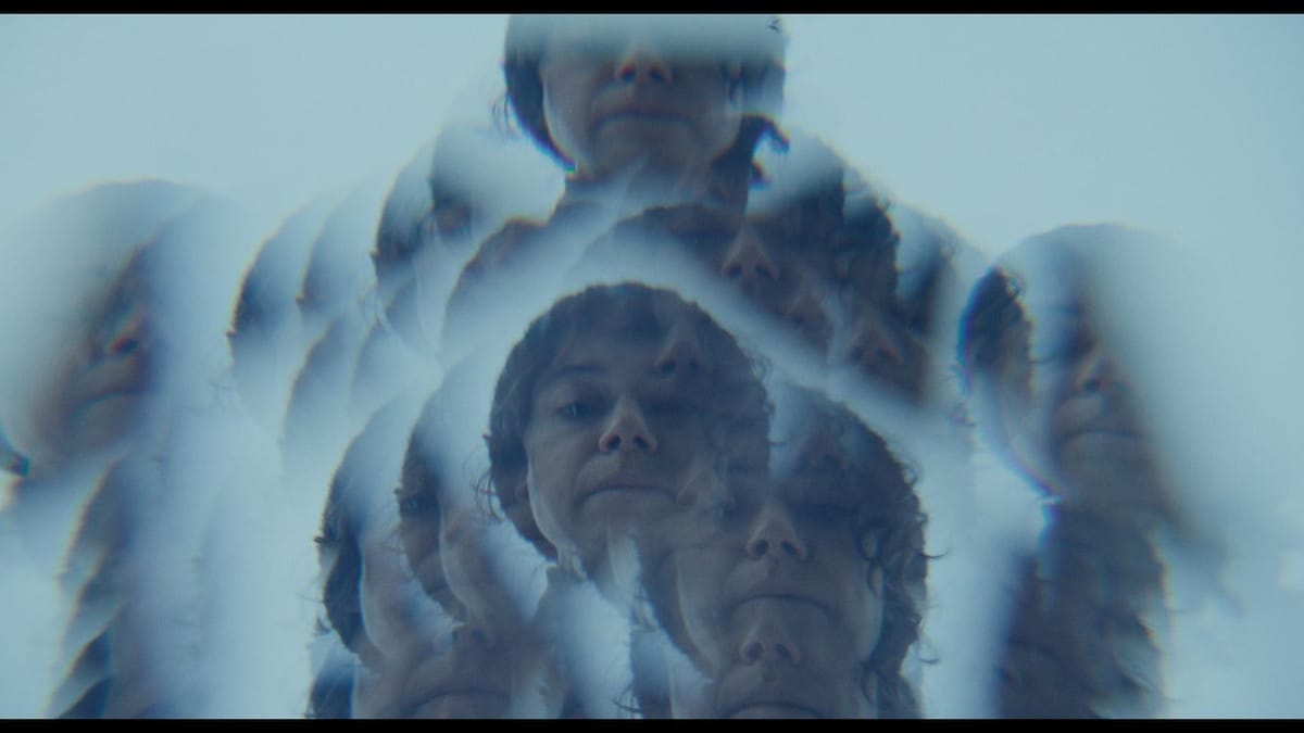 Trailers en poster - Perkins heeft de smaak te pakken met Keeper