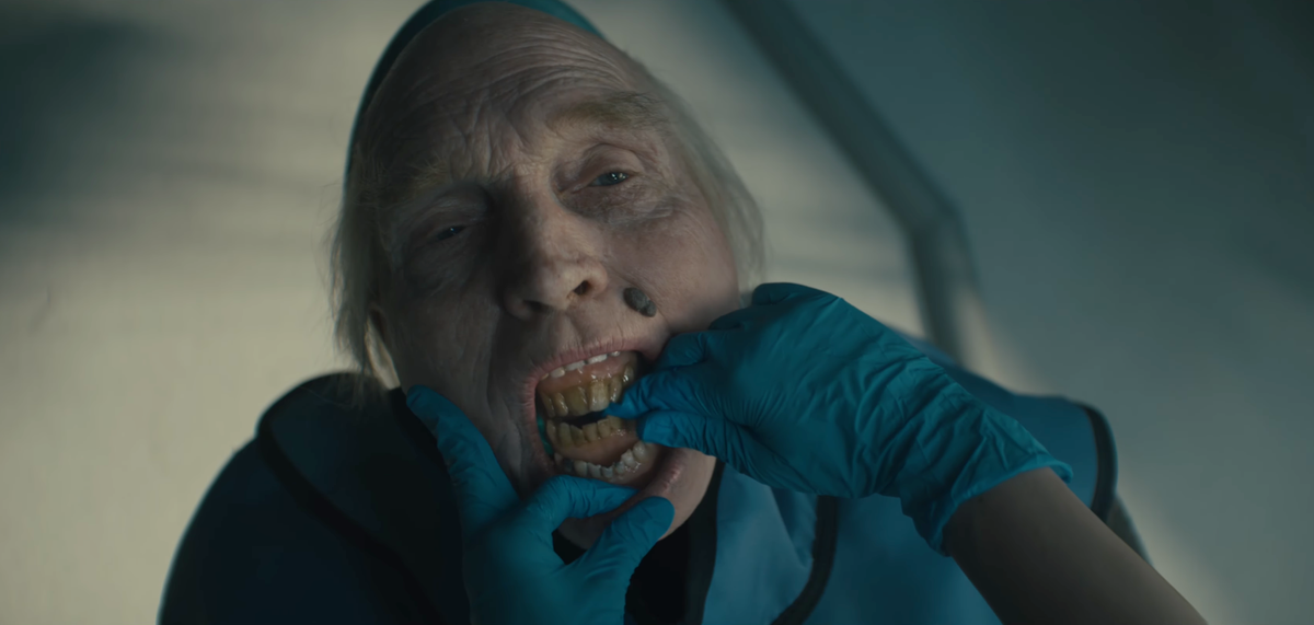 We gaan verder in de trailer van Insidious: Out of the Further