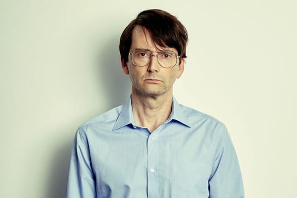 Trailer: David Tennant speelt seriemoordenaar in Des