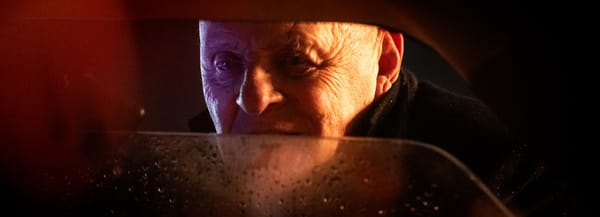 Recensie: Locked - Moordlustige auto van Anthony Hopkins
