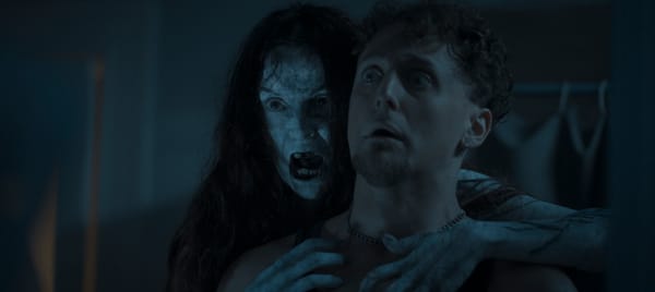 Moeders komen altijd terug in The Summoning of Baby Blue-trailer