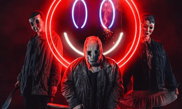 Recensie The Strangers: Chapter 2 - Achtervolgen tot je er dood bij neervalt