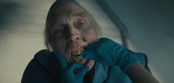 We gaan verder in de trailer van Insidious: Out of the Further