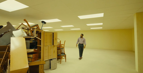 Trailer Backrooms: glitch niet door je muur heen